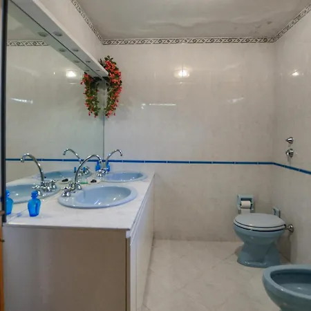 3 Bedroom Pet Friendly In *